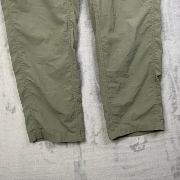 Mountain Hardwear Women’s Green Cargo  Hiking Pants. Size 14/32. - Picture 4 of 9